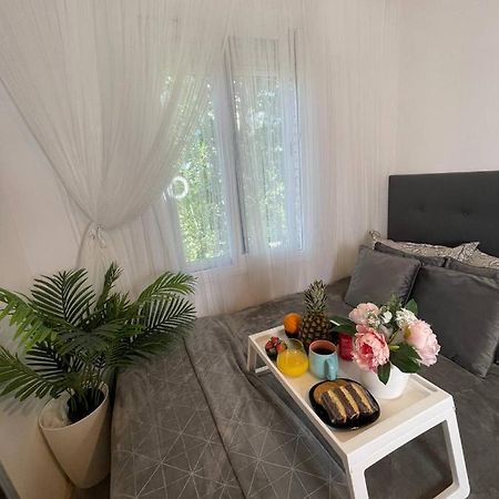 Luxury Room En มาดริด ภายนอก รูปภาพ