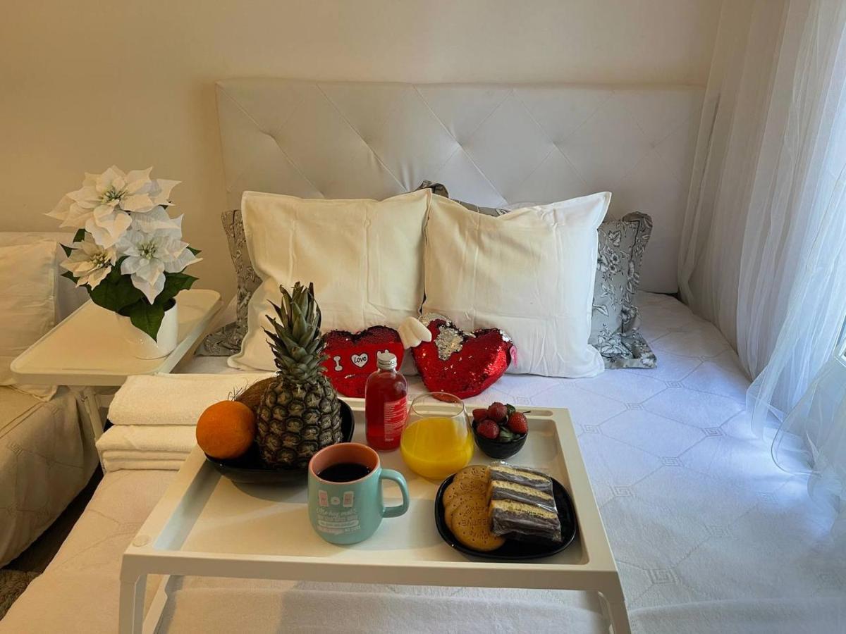 Luxury Room En มาดริด ภายนอก รูปภาพ