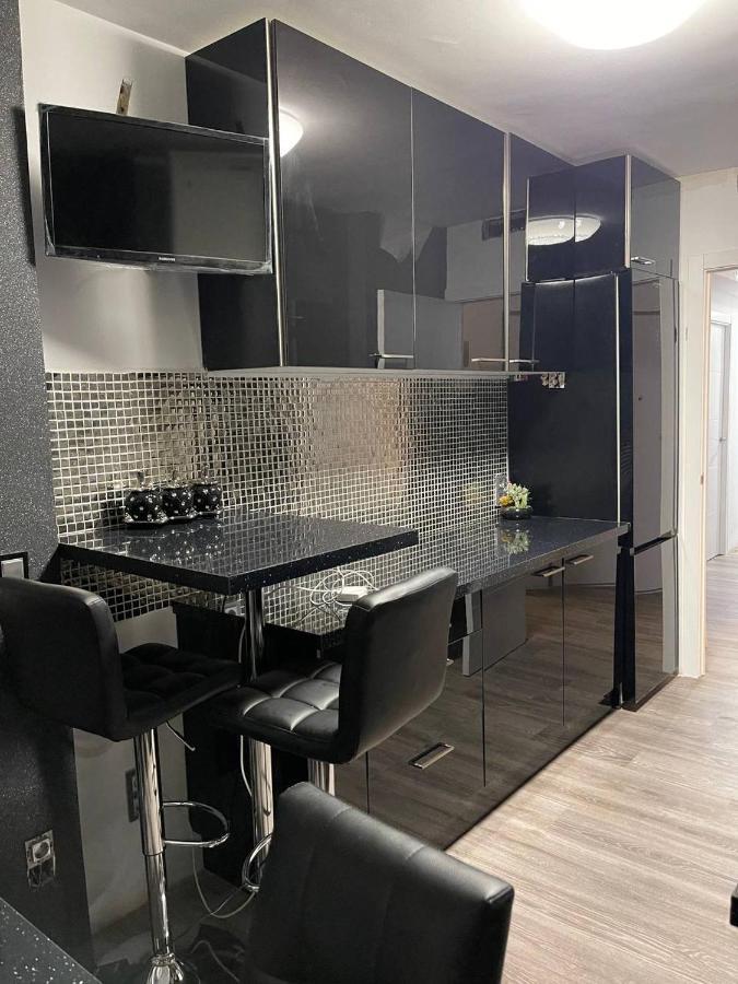 Luxury Room En มาดริด ภายนอก รูปภาพ