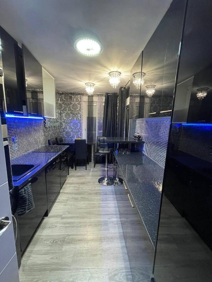 Luxury Room En มาดริด ภายนอก รูปภาพ
