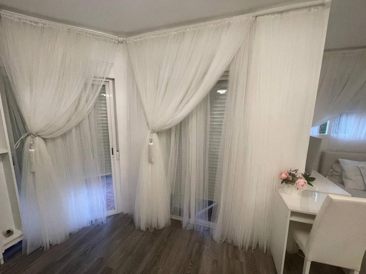Luxury Room En มาดริด ภายนอก รูปภาพ