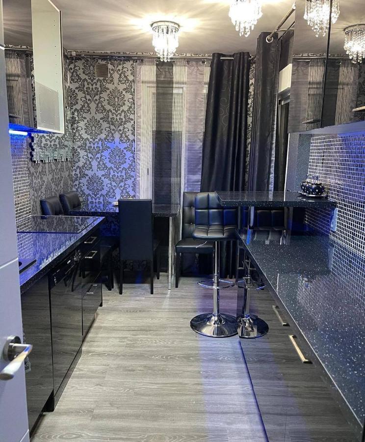 Luxury Room En มาดริด ภายนอก รูปภาพ