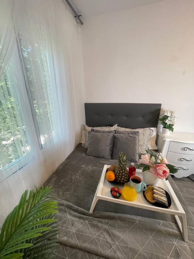 Luxury Room En มาดริด ภายนอก รูปภาพ