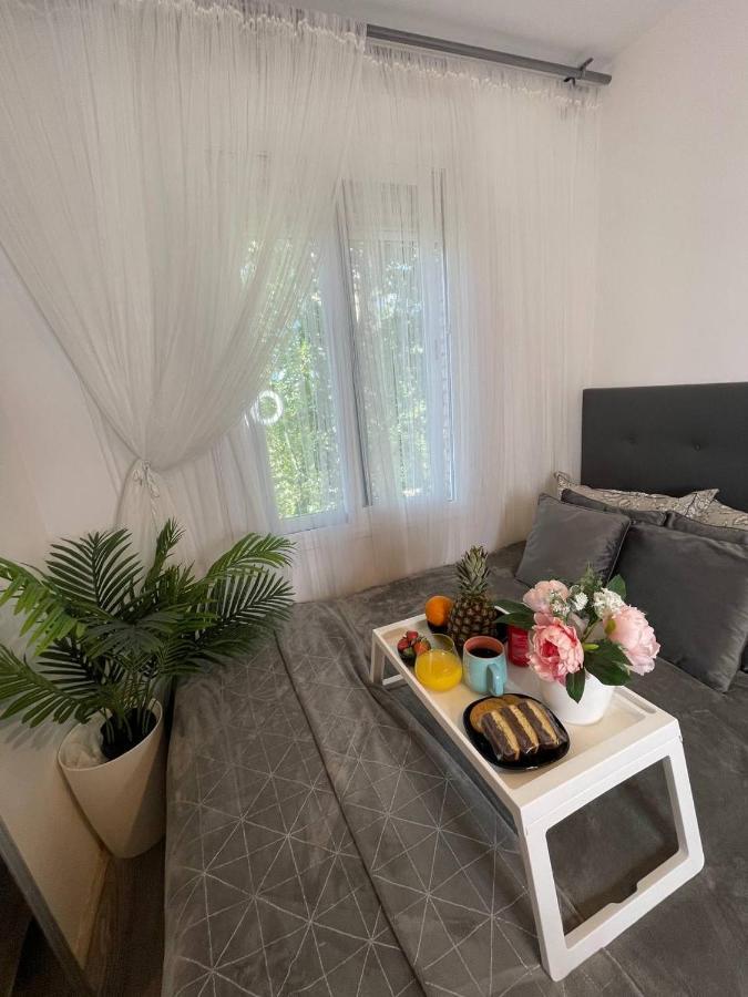 Luxury Room En มาดริด ภายนอก รูปภาพ