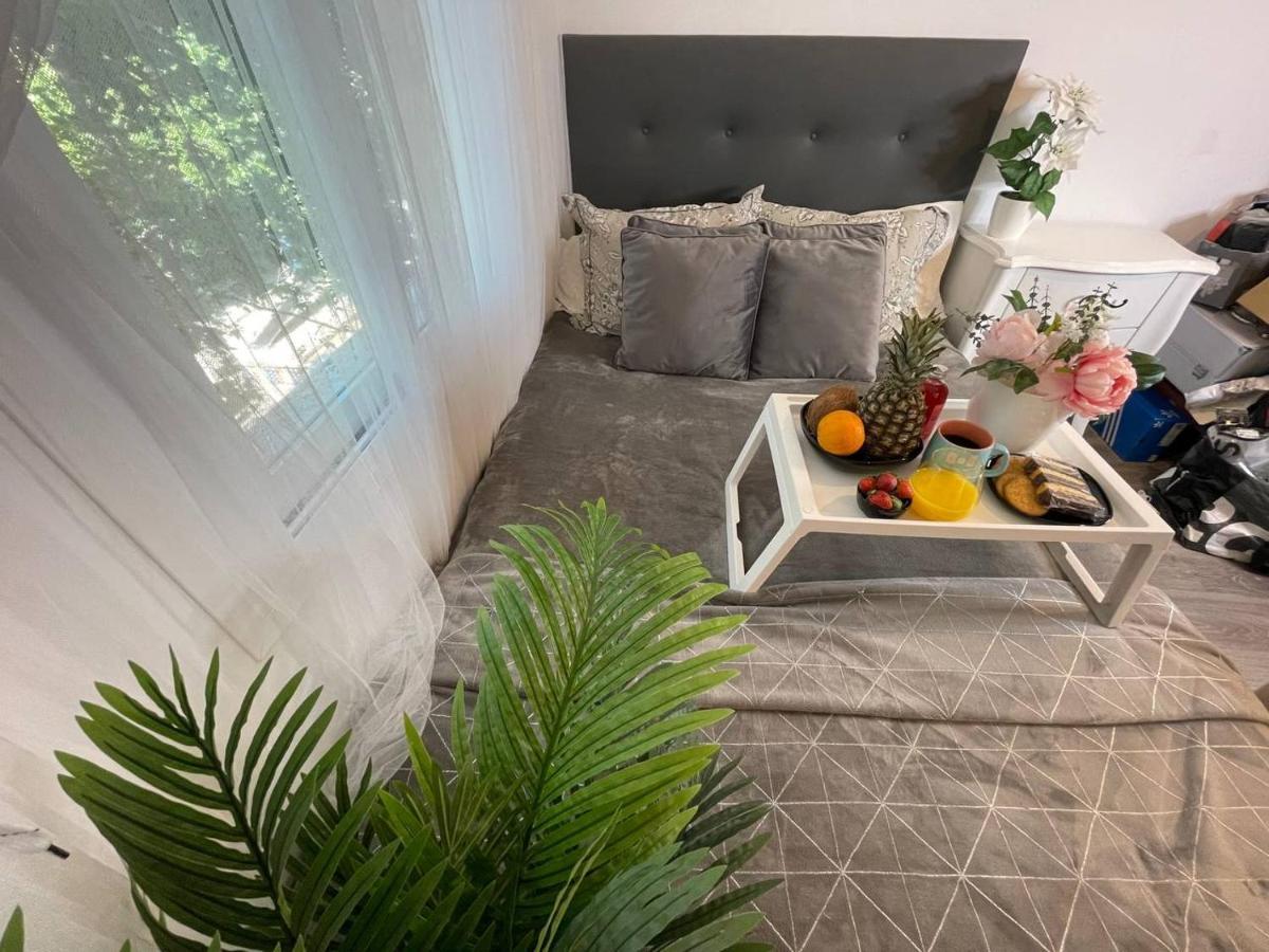 Luxury Room En มาดริด ภายนอก รูปภาพ