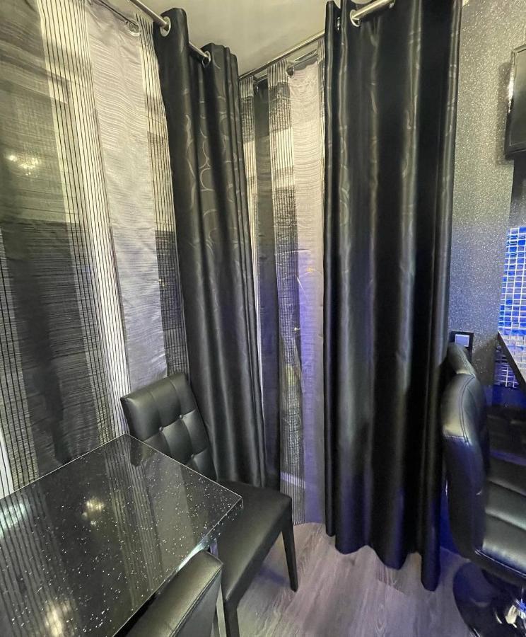 Luxury Room En มาดริด ภายนอก รูปภาพ