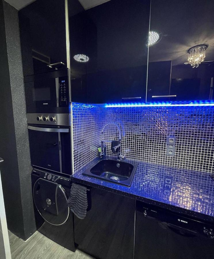 Luxury Room En มาดริด ภายนอก รูปภาพ